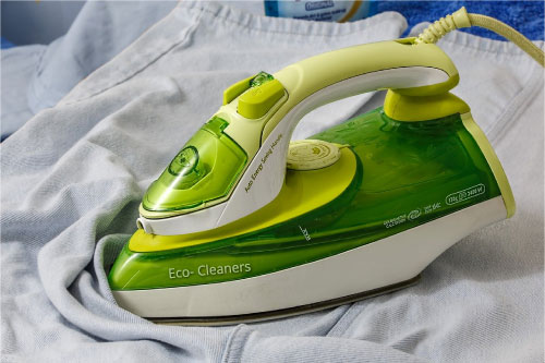Hold-the-Iron Eco Cleaners folding service